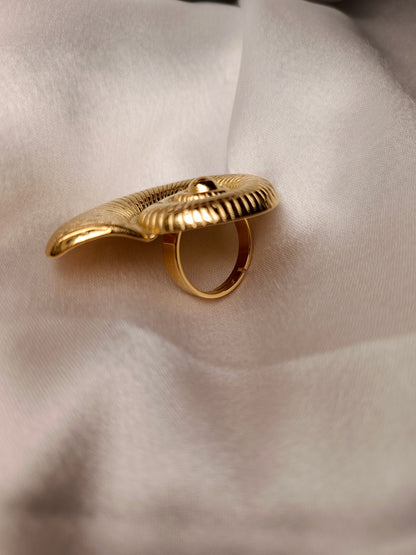 Anti tarnish Sculptural Golden Nautilus Shell Clip anti tarnish ring